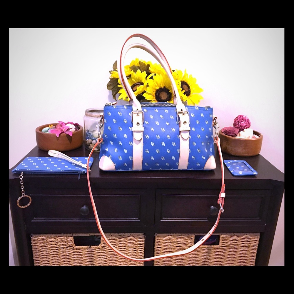 Dooney & Burke 4 - Piece Set Handbag ❤️